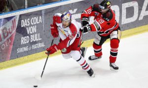 GEPA-07091268028 - SALZBURG,AUSTRIA,07.SEP.12 - ICE HOCKEY - EBEL, Erste Bank Eishockey Liga, EC Red Bull Salzburg vs HC Orli Znojmo. Image shows Thomas Raffl (EC RBS) and Ales Sova (Znojmo). Photo: GEPA pictures/ Felix Roittner - For editorial use only. Image is free of charge
